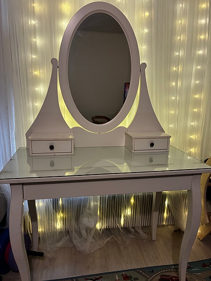 Ikean hemnes meikkipöytä