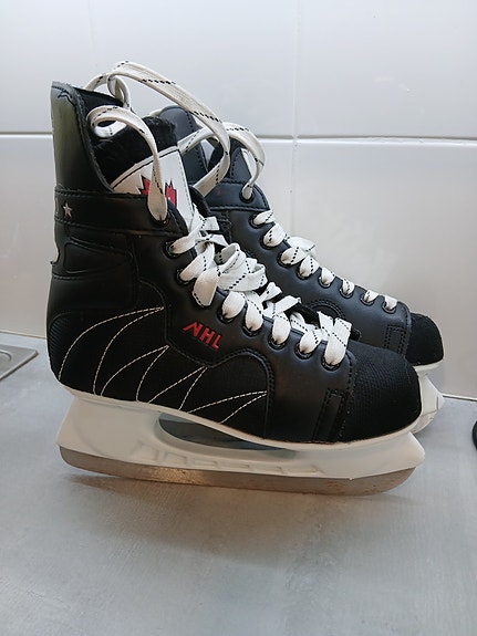 NHL hokkarit, koko 40, eritt terävät ja hyväkunt