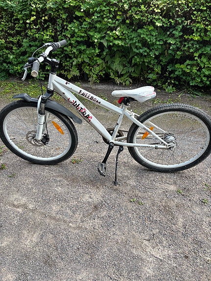 Myydään Nopsa Freedom Ultra 24” valkoinen maastopyörä