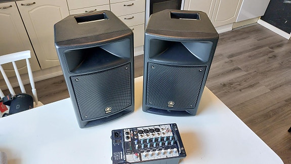 YAMAHA STAGEPAS 300