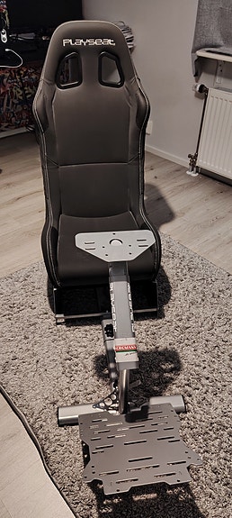 Playseat ajosimulaattorin penkki musta
