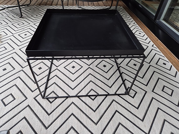 Myynnissä  Hay tray sohvapöytä