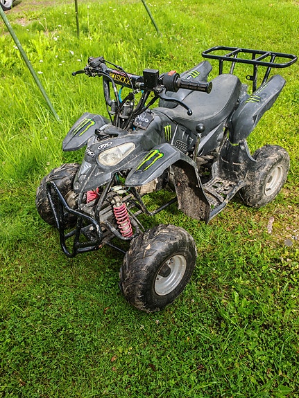 Lasten 110cc mönkijä peruutusvaihteella