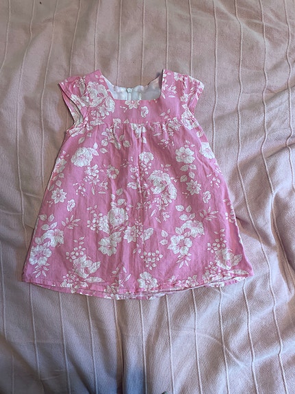 Pinkki kukkamekko