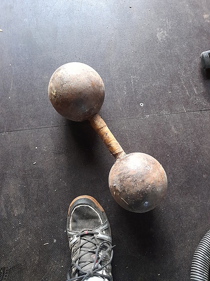 Vanha käsipaino 22 kg