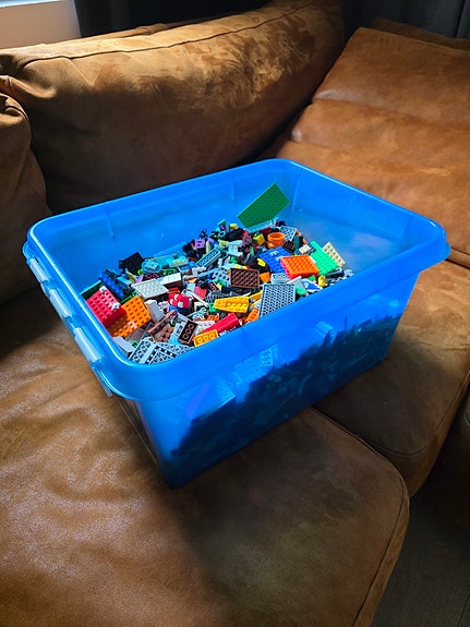 Laatikollinen legoja