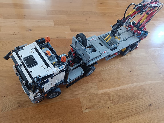 LEGO Technic 42043 Mercedes-Benz Arocs 3245 (Upea B-malli!)