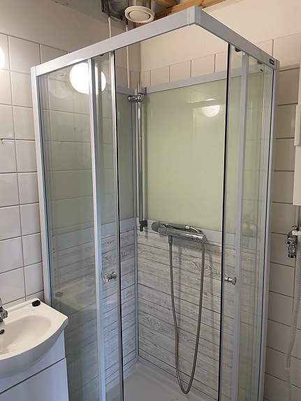 Suihkukaappi 70x90 ja suihkusekoittaja