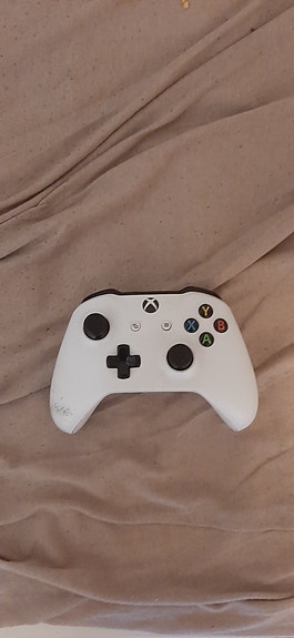 Myydään toimiva Xbox ohjain series s/x.