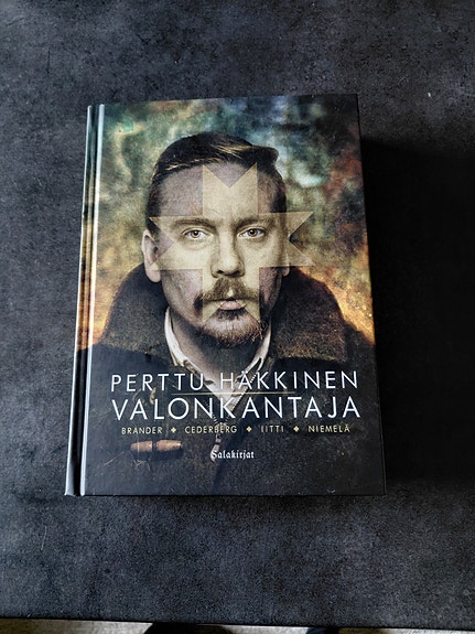 Perttu Häkkinen - Valonkantaja