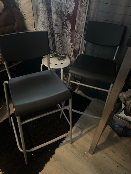 Korkea pöytä + 2kpl tuolit
