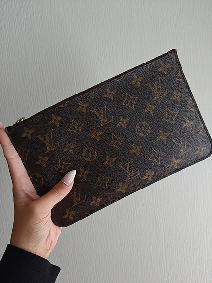Louis Vuitton monogram clutch / pochette ruskea