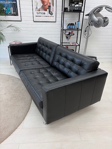 Musta nahkasohva IKEA, 3istuttava.