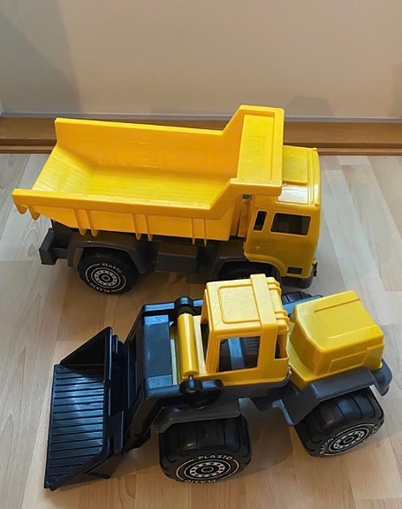 Plaston autot 8€/kpl