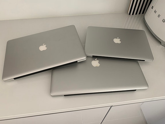 3 kpl Apple MacBook Pro -kannettavia varaosiksi.