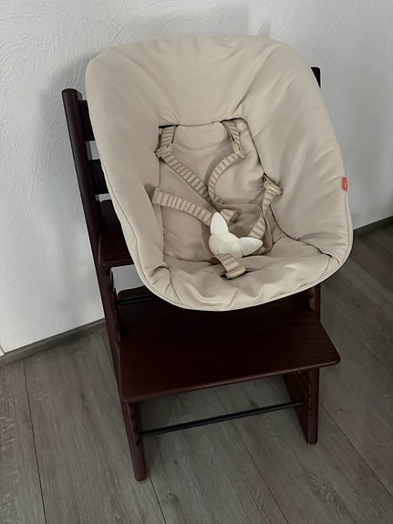 Stokke Tripp Trapp syöttötuoli tummanruskea + newborn set