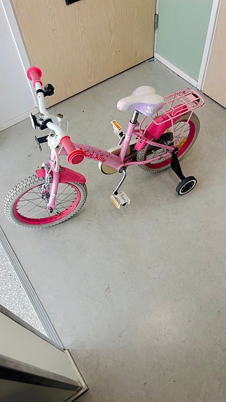 Hello Kitty 16” lasten polkupyörä myytävänä 🚲🌸