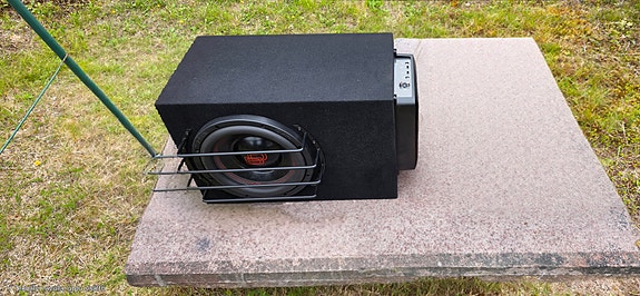Subwoofer ja vahvistin.
