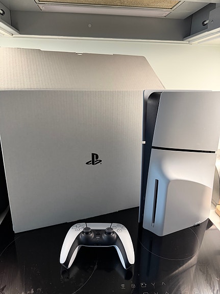 Uusi! Playstation 5 Slim levyasemalla (TAKUU 1v 10kk)
