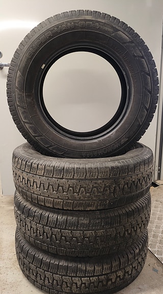 Pakettiauton renkaat 205/75/16c