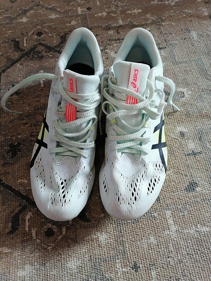 Asics piikkarit 38