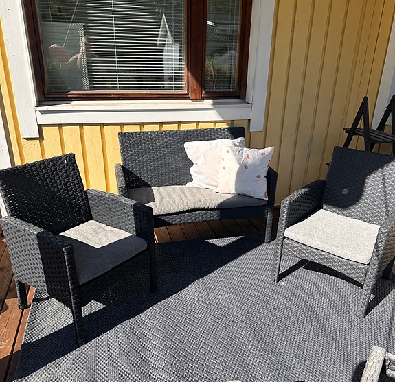 Polyrottinkinen terassikalustesetti, sohva ja 2 tuolia, harmaa