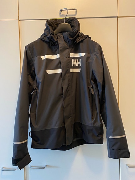 Helly Hansen takki, koko 164 / 14 musta