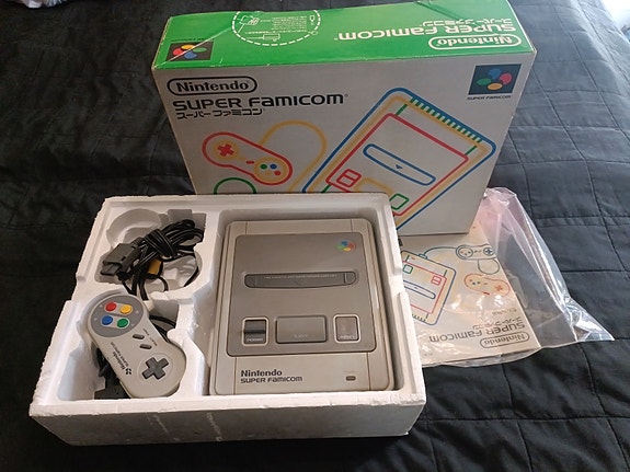Nintendo Super Famicom pelikonsoli