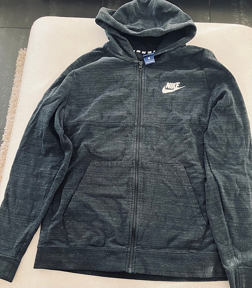 Nike huppari