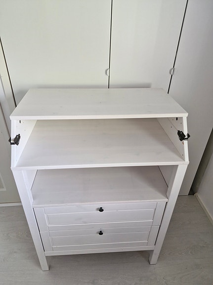 Ikea Sundvin hoitopöytä/lipasto