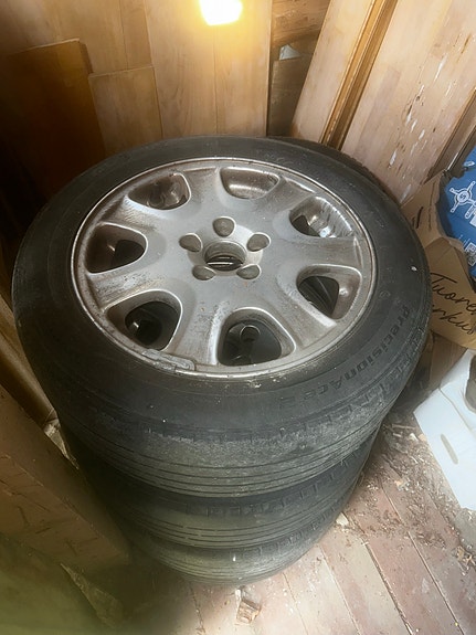 Volvon alkuperäiset 16” vanteet