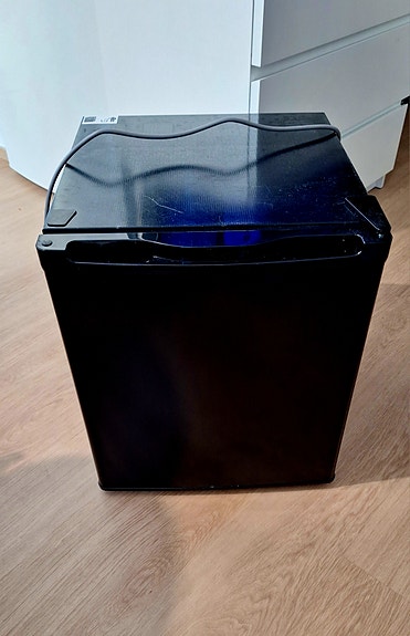 Logik pieni jääkaappi musta