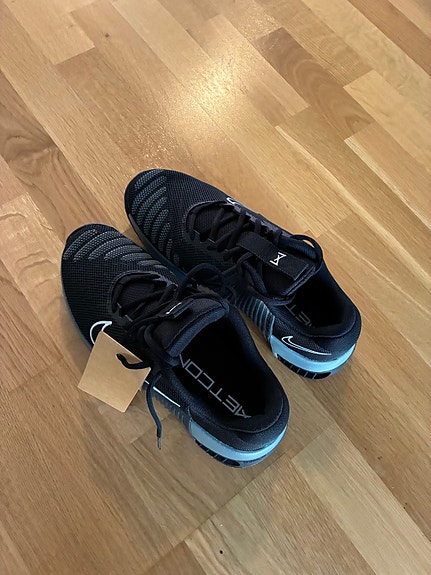 Myydään uudet Nike Metcon 9 kengät koko 43 musta
