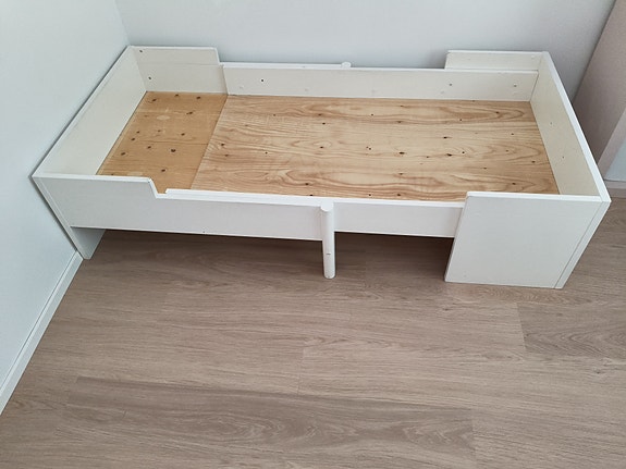 Muurame Jolla sänky