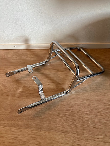Yamaha XV moottoripyörän takatarakka
