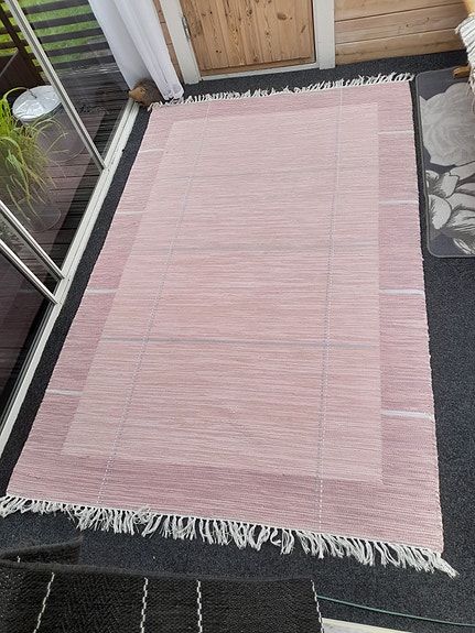 iso vaaleanpunainen matto