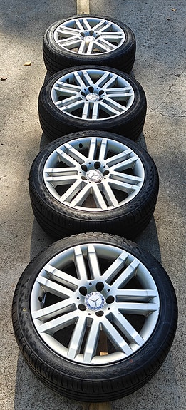 Mercedes-Benz 17" OEM-vanteet kesärenkailla W/S204