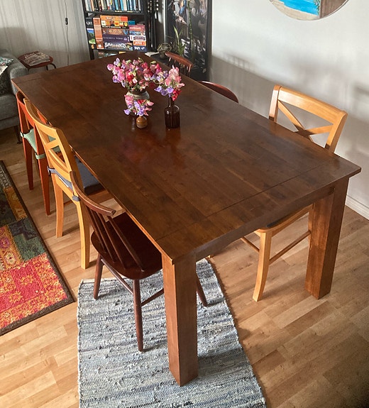 Tumma puinen ruokapöytä 200cm