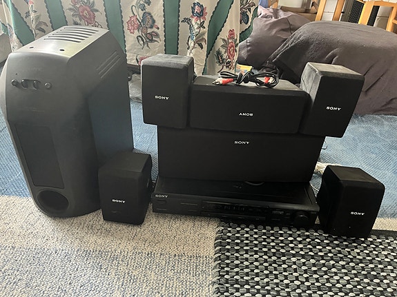 Sony TA-VE100 kotiteatterijärjestelmä vahvistimella ja kaiuttimilla