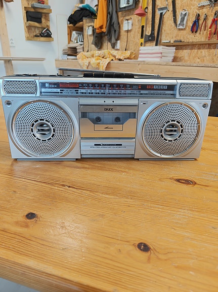 DUX radio kasettisoitin