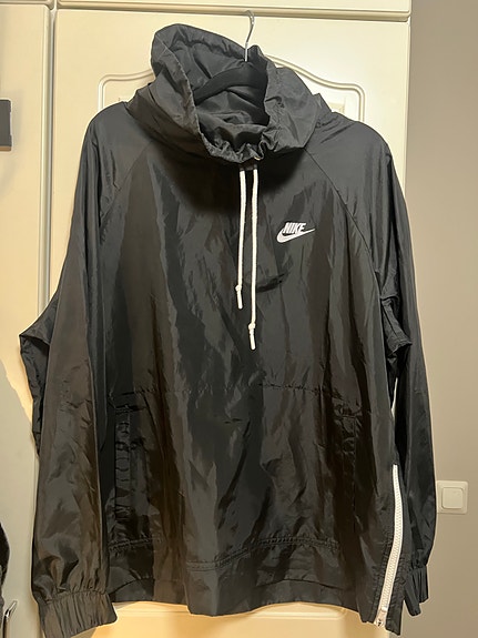 Nike musta tuulitakki