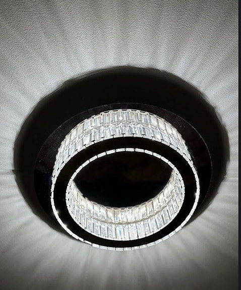 Kristallikruunu / LED-kattovalaisin – näyttävä design
