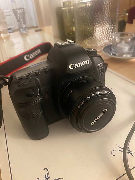 Canon EOS 5D Mark ll -järjestelmäkamera + EF 50mm f/1:1.8 -objektiivi