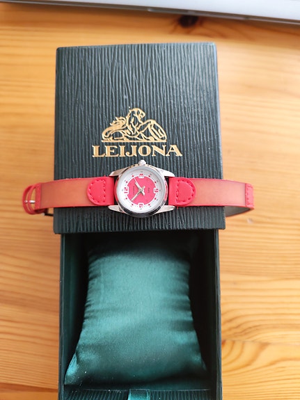 Leijona Quartz rannekello + alkuperäinen rasia – erittäin siisti 20€