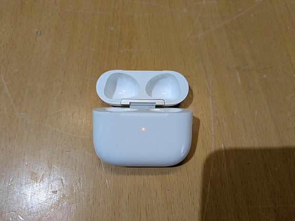 Apple AirPods Pro latauskotelo USB-C – pelkkä kotelo