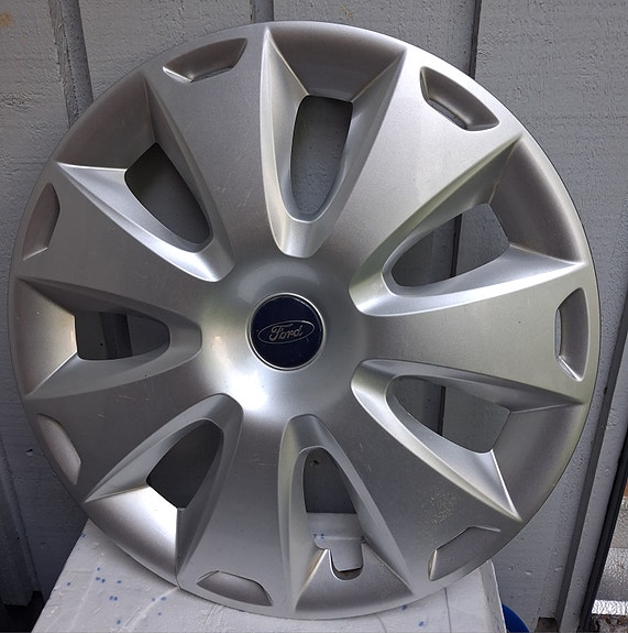 Fordin alkuperäinen pölykapseli, 16" (pieni halkeama)