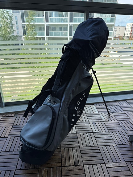 Myydään golf bägi ja mailat
