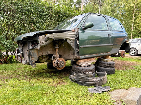 Nissan Micra K11 varaosia