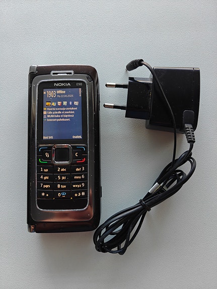 Nokia E90