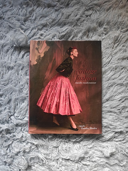 Vintage fashion - muodin vuosikymmenet kirja